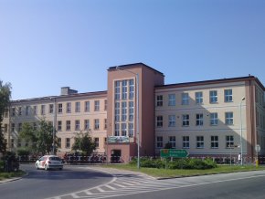 Budynek główny szkoły po remoncie
