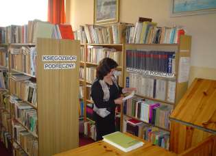 Szkoła posiada bogaty i unikalny księgozbiór Szkoła posiada bogaty i unikalny księgozbiór