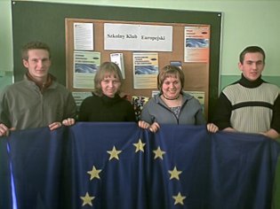Czonkowie Szkolnego Klubu Europejskiego